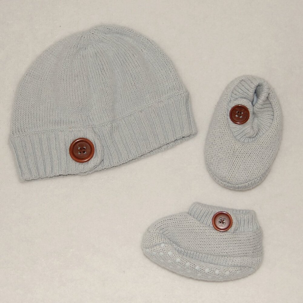 Old Navy Infant Baby Knit Hat (3-6M) & Slippers with Non-Slip Soles (0-3M)